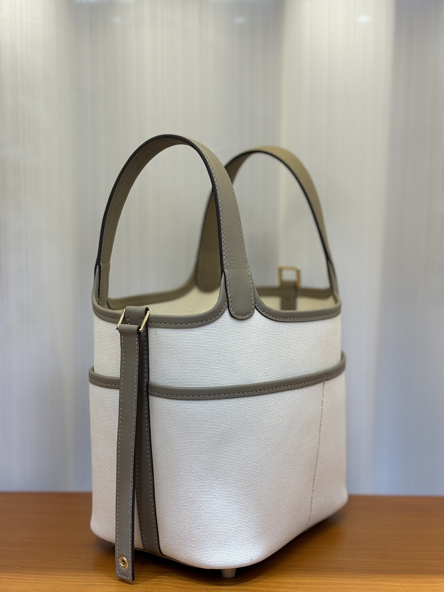 Hermes Picotin Lock 18 Pocket Bag In White/Grey 